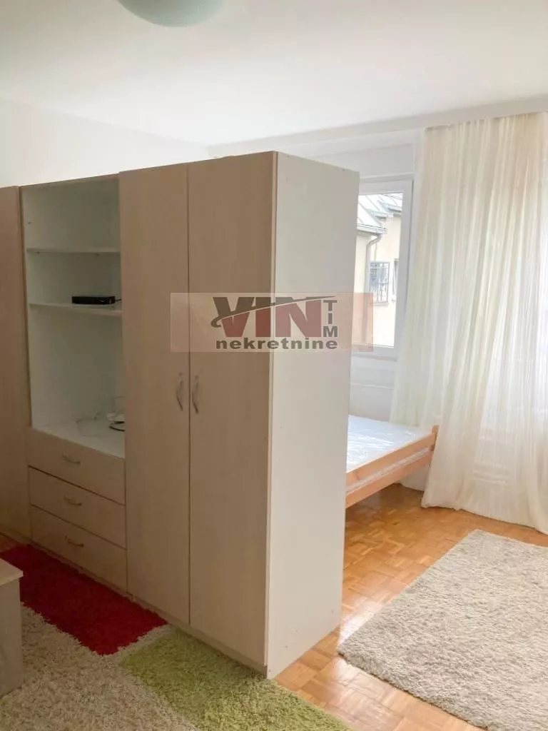 Garsonjera za izdavanje, Šumice, 400€, 25m² — 2