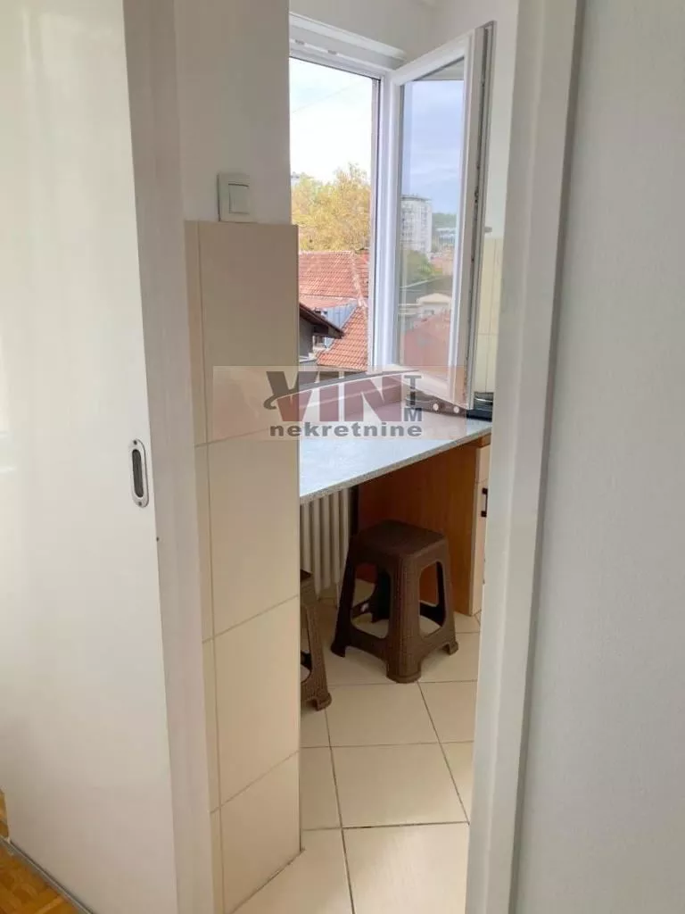 Garsonjera za izdavanje, Šumice, 400€, 25m² — 4