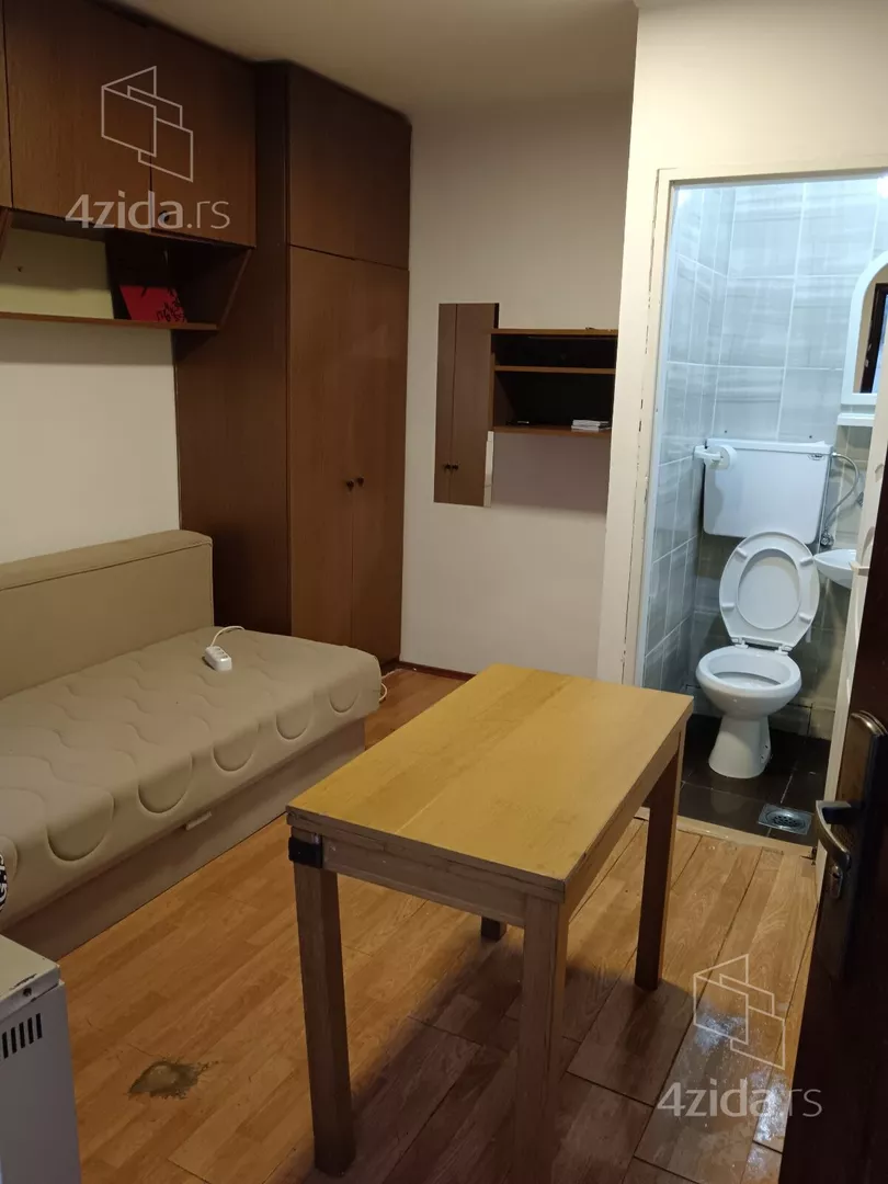 Garsonjera za izdavanje, Varovnička 16, 160€, 12m² — 2