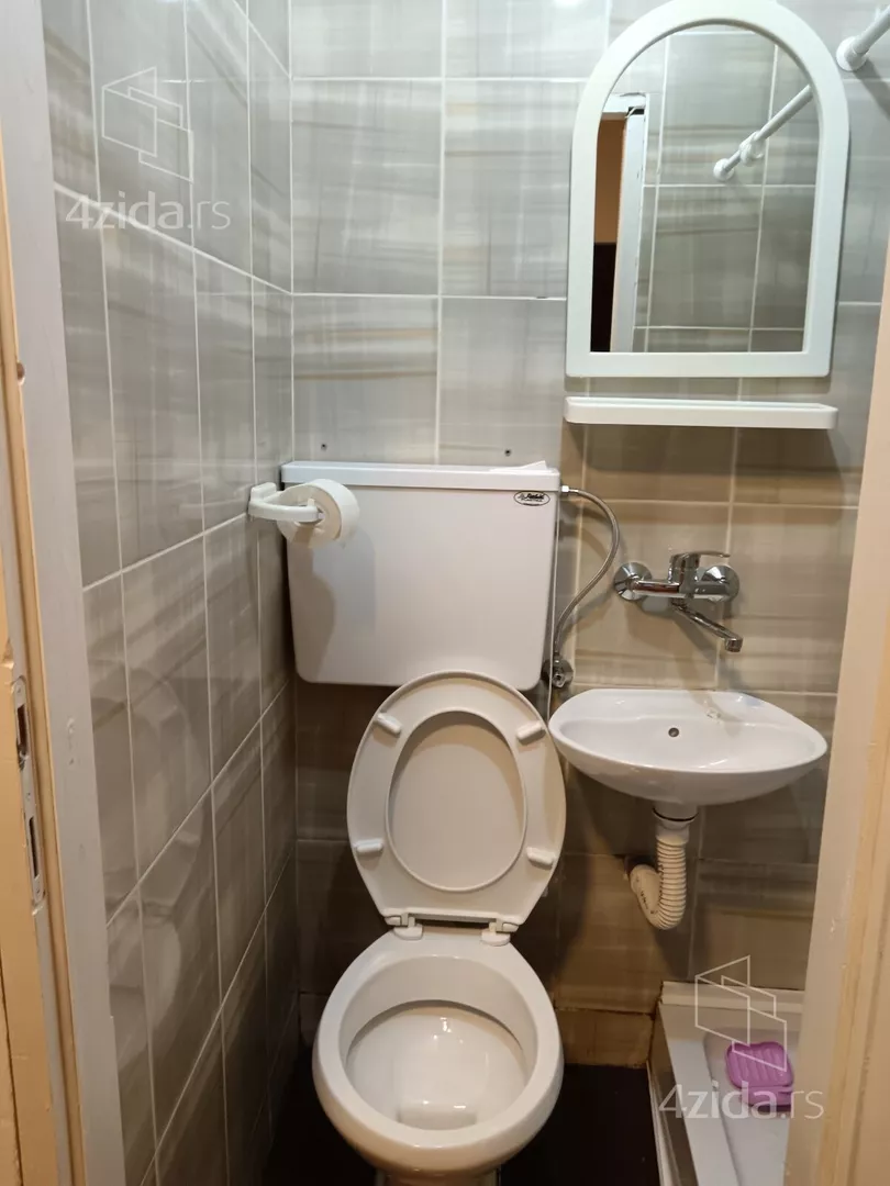 Garsonjera za izdavanje, Varovnička 16, 160€, 12m² — 3