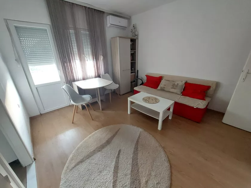 Garsonjera za izdavanje, Vodovodska, 350€, 30m² — 5