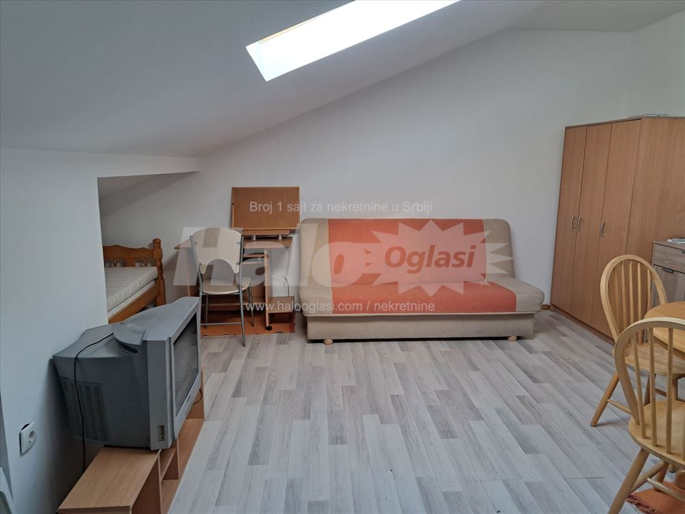 Garsonjera, Zemun, Cara Dusana, pored Zemunskih k! — 5