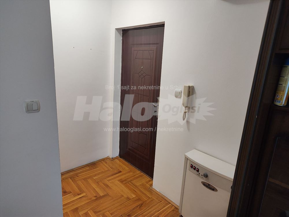 Garsonjera, Zemun — 2