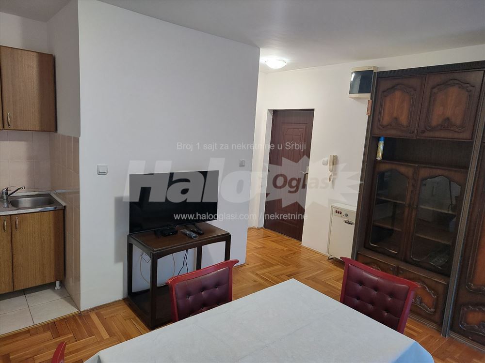 Garsonjera, Zemun — 3
