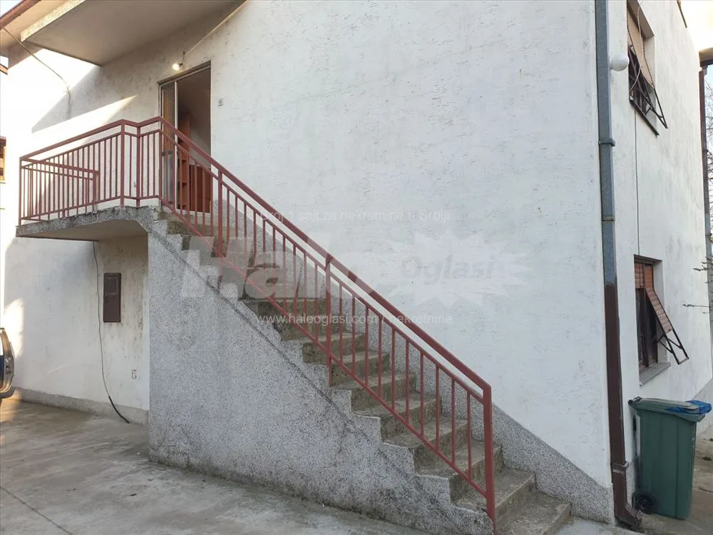 Gornji Sprat,Lestane — 2