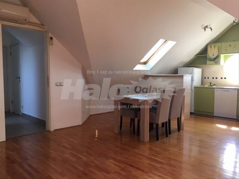 Gornjogradska Zemun, stan u zgradi Banke Intesa — 6
