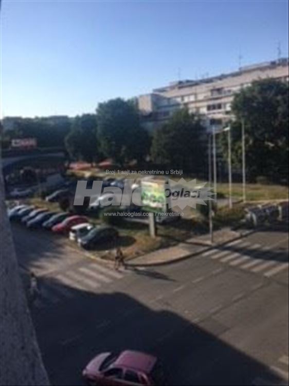 Gornjogradska Zemun, stan u zgradi Banke Intesa — 11