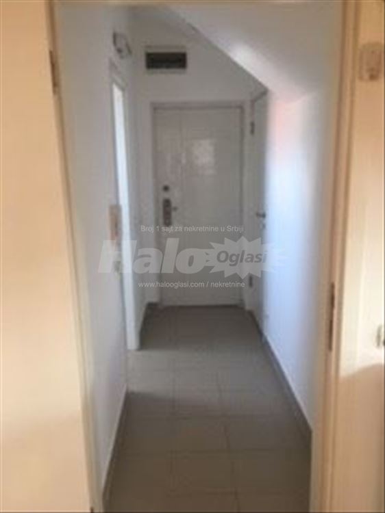 Gornjogradska Zemun, stan u zgradi Banke Intesa — 12