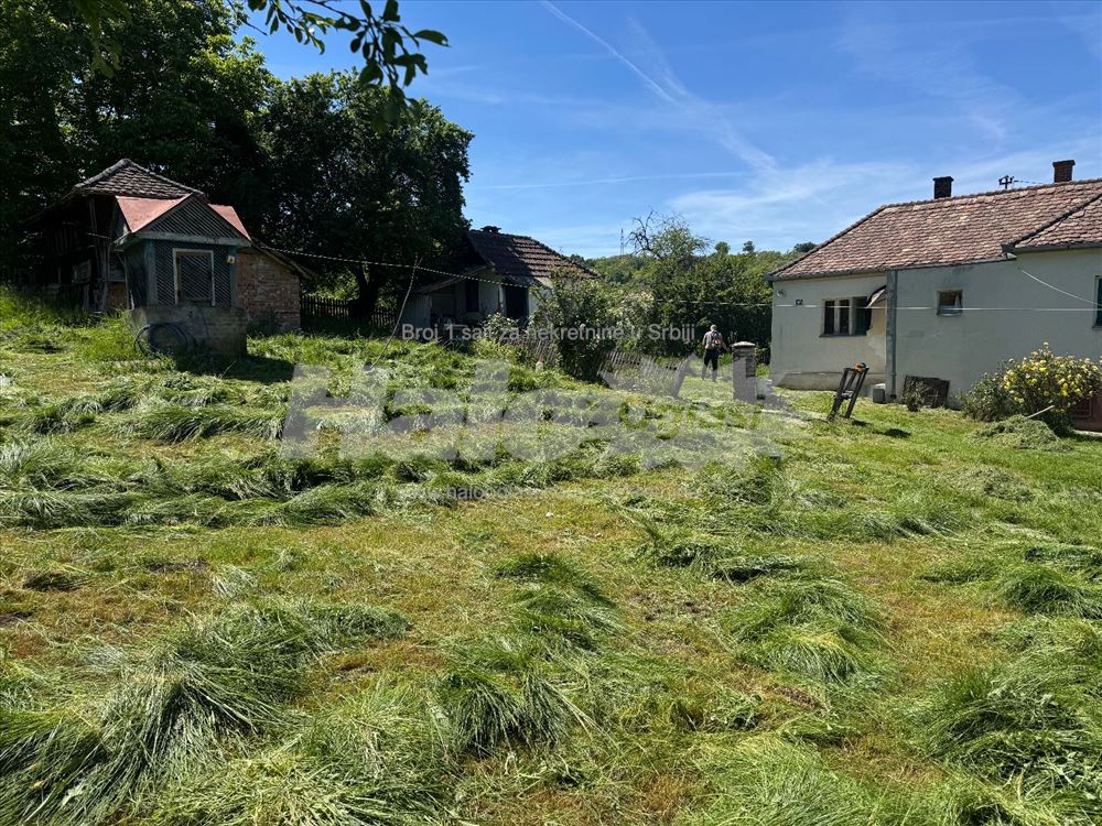 Gradjevinsko zemljiste sa Kucom i imanjem — 3
