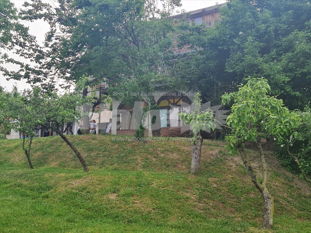 Grocka, Kuća 100m2+35m2, 26 ari plac — 2