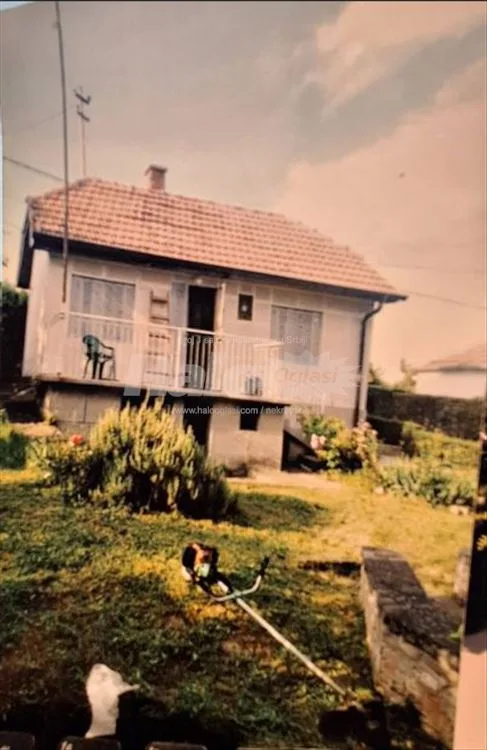 Grocka, manja kuća na 5 ari placa — 2