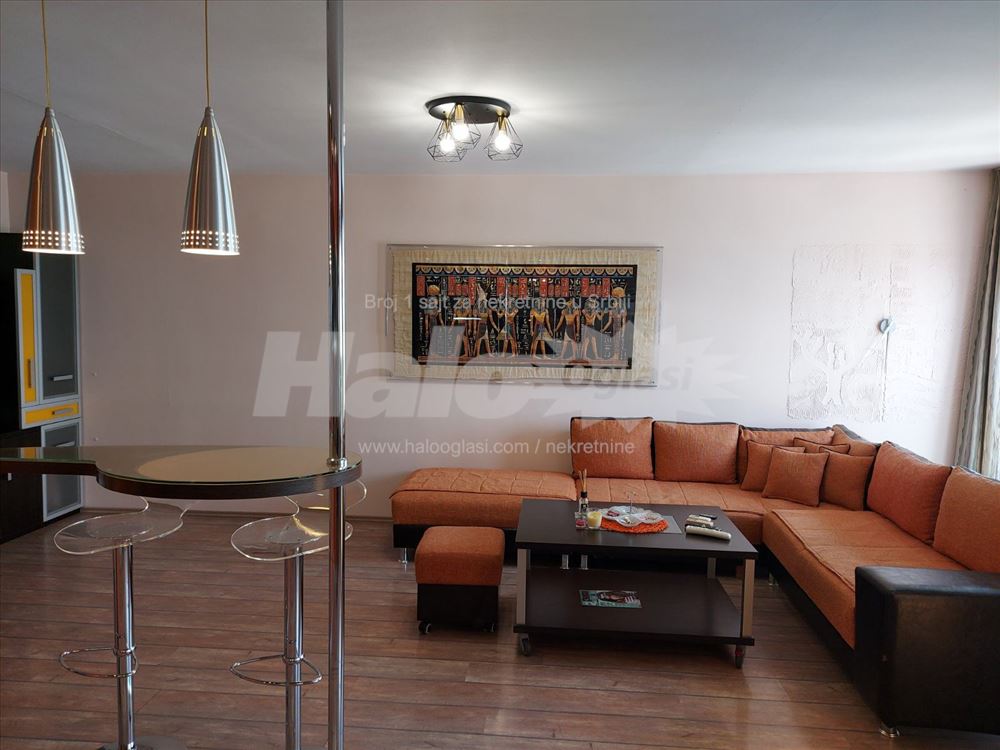 Hala Pionir Lux, vlasnik / owner — 4
