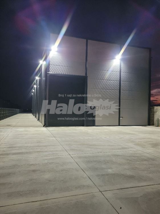 Hala u Batajnici 600m2 8m upotrebne visine — 2