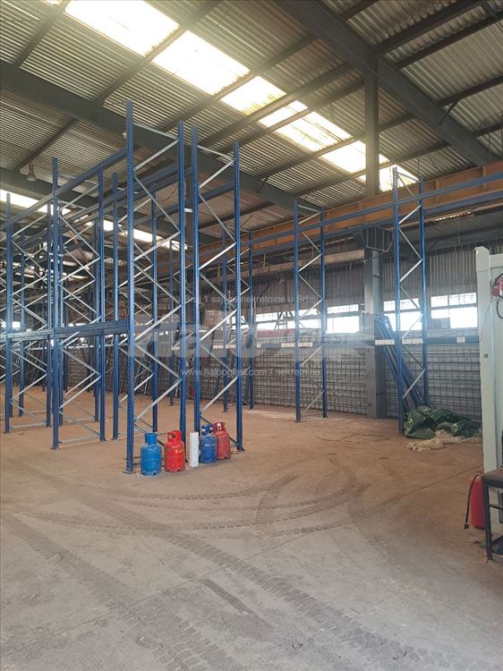 Hala/Magacin 850 m2 sa rafovima — 2