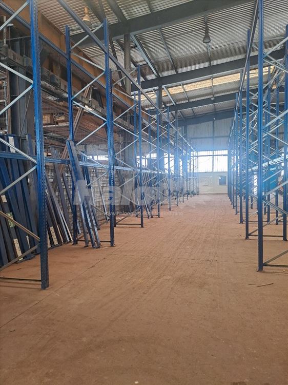 Hala/Magacin 850 m2 sa rafovima — 4