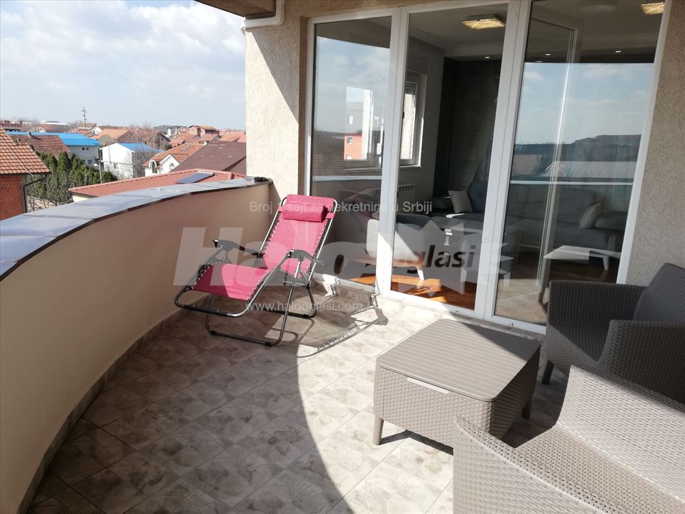 Izdajem Lux dvoiposoban stan Zemun/Altina,66m2 — 2