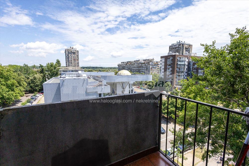 Hotel Jugoslavija | Pogled na Dunav | 55kv 2.0 — 14
