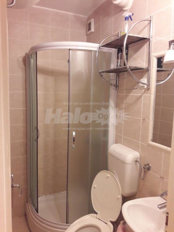 Hotel YU vlasnik 49kvm 2.0 namešten od 1.7. — 3