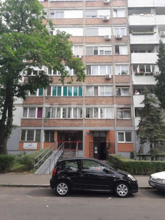 Hotel YU vlasnik 49kvm 2.0 namešten od 1.7. — 8