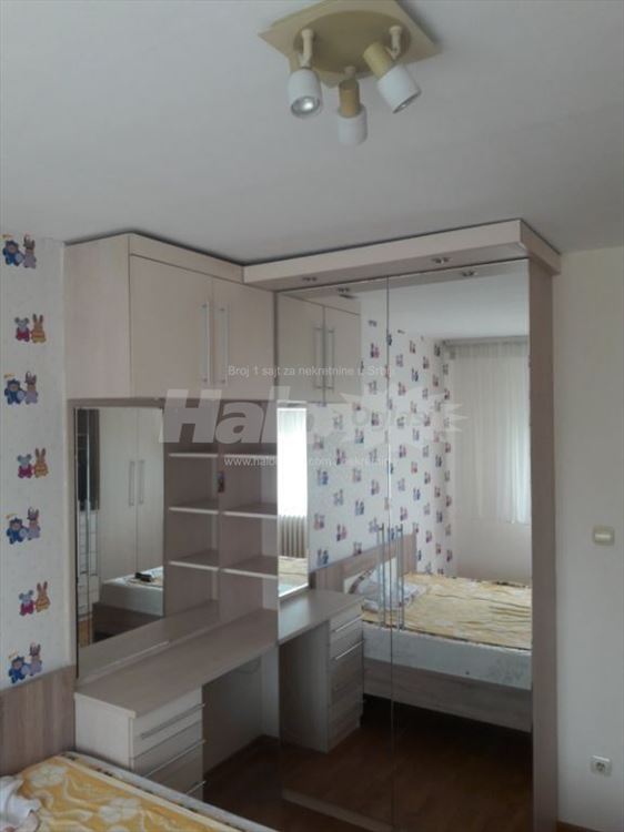 Hotel YU vlasnik 49kvm 2.0 namešten od 1.7. — 15