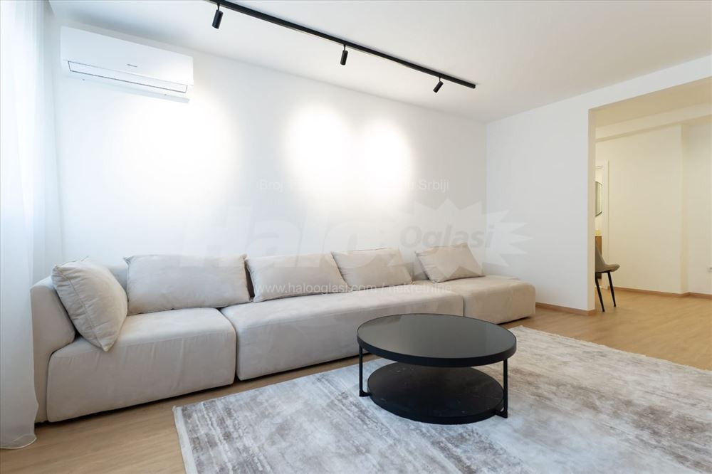 Hotel Yu, Zemunski kej, odlican stan — 4