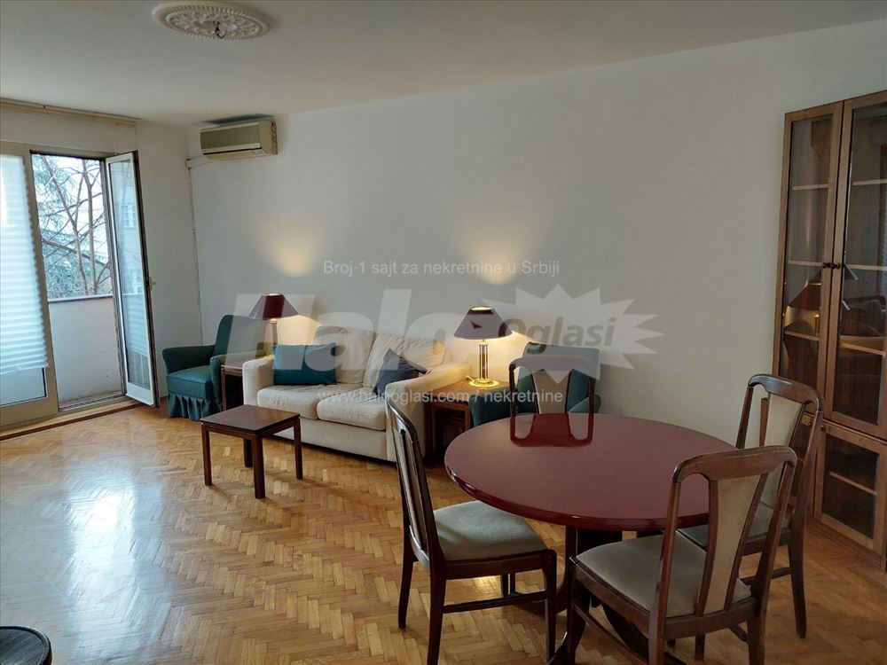 Hram Svetog Save, Vračar, 64m² — 2