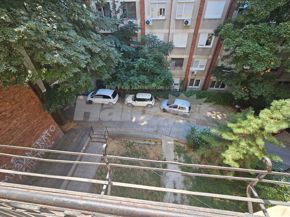 Hram Sv.Save. 125m2, podeljen u 2 jedinice,parking — 7