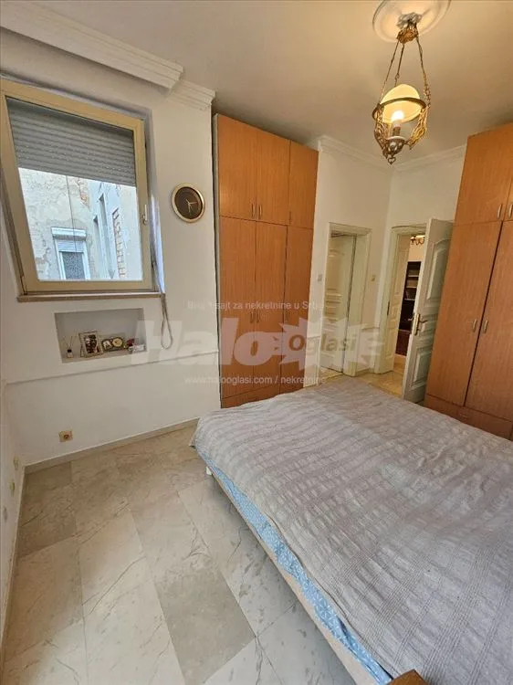 Hram Sv.Save. 125m2, podeljen u 2 jedinice,parking — 12