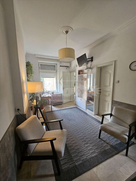 Hram Sv.Save,125m2,podeljen u 2 jedinice, parking! — 2