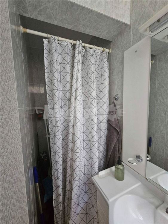 Hram Sv.Save,125m2,podeljen u 2 jedinice, parking! — 4