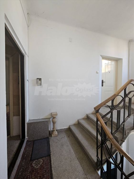Hram Sv.Save,125m2,podeljen u 2 jedinice, parking! — 6