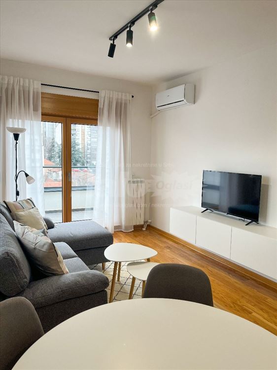 Idealna lokacija, pogled na hram Sv.Save — 2