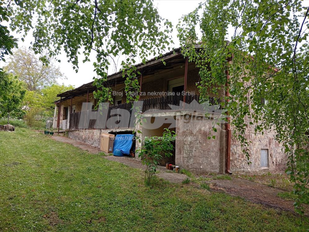 Imanje u raskos zelenila — 2