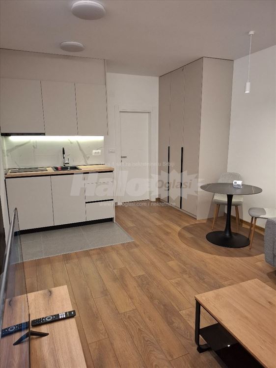 Izadajem LUX garsonjeru u Batajnici — 8