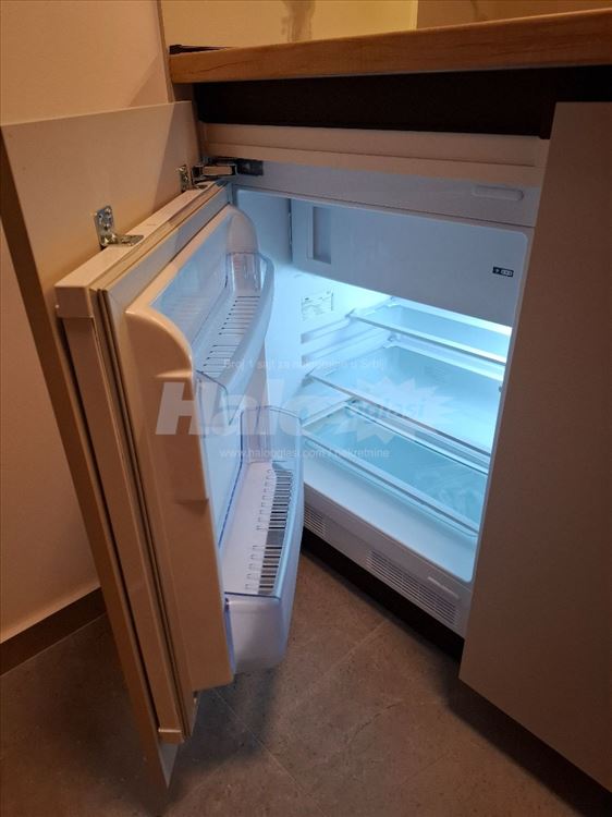 Izadajem LUX garsonjeru u Batajnici — 11