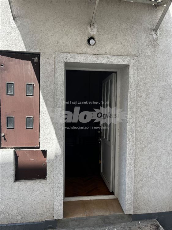 Izadajem stanove kod Đeram pijace — 2
