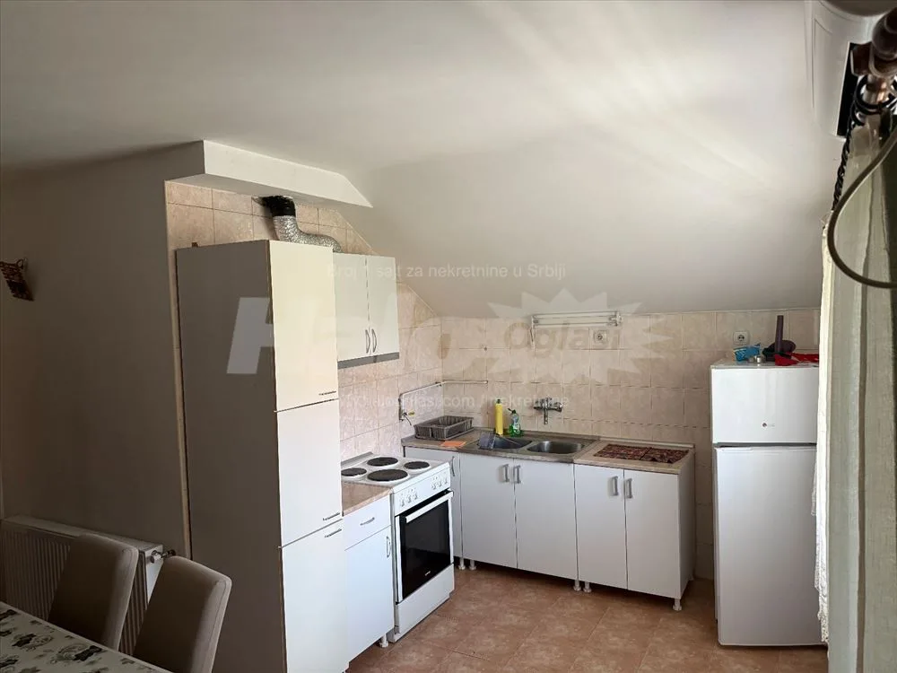 Izadjem trosoban stan u Surčinu — 2
