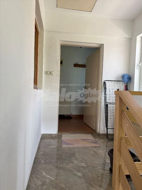 Izadjem trosoban stan u Surčinu — 3