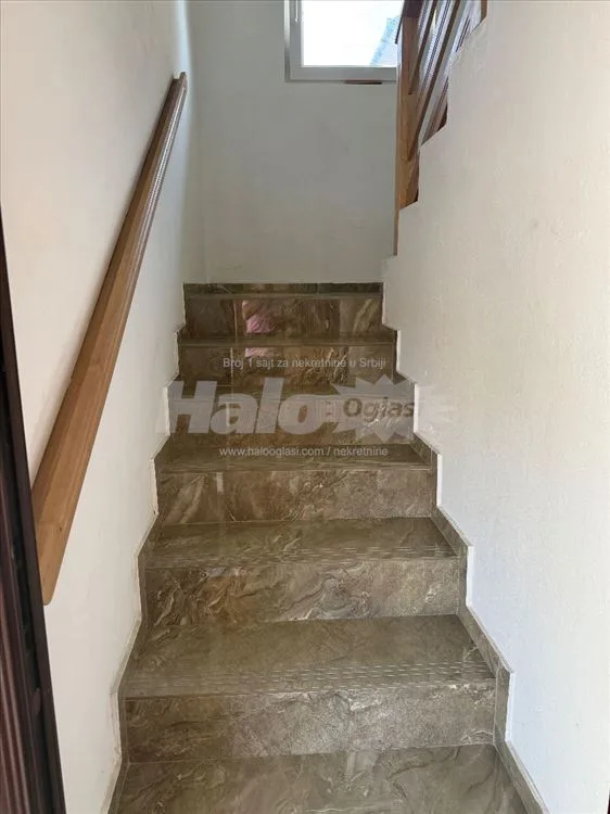 Izadjem trosoban stan u Surčinu — 4