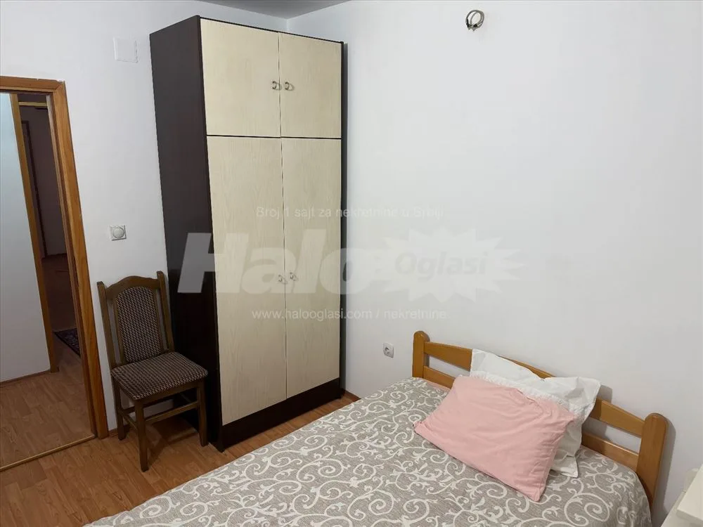 Izadjem trosoban stan u Surčinu — 6