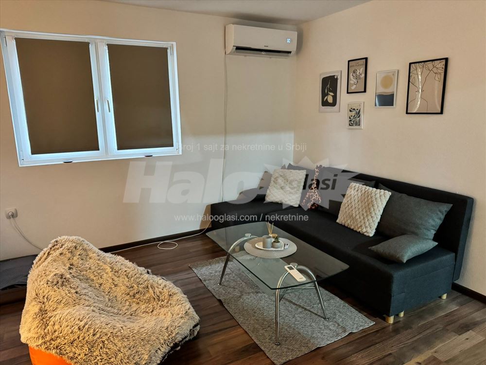 Izdaj renoviran stan 55 m2 Timočka Zemun — 2