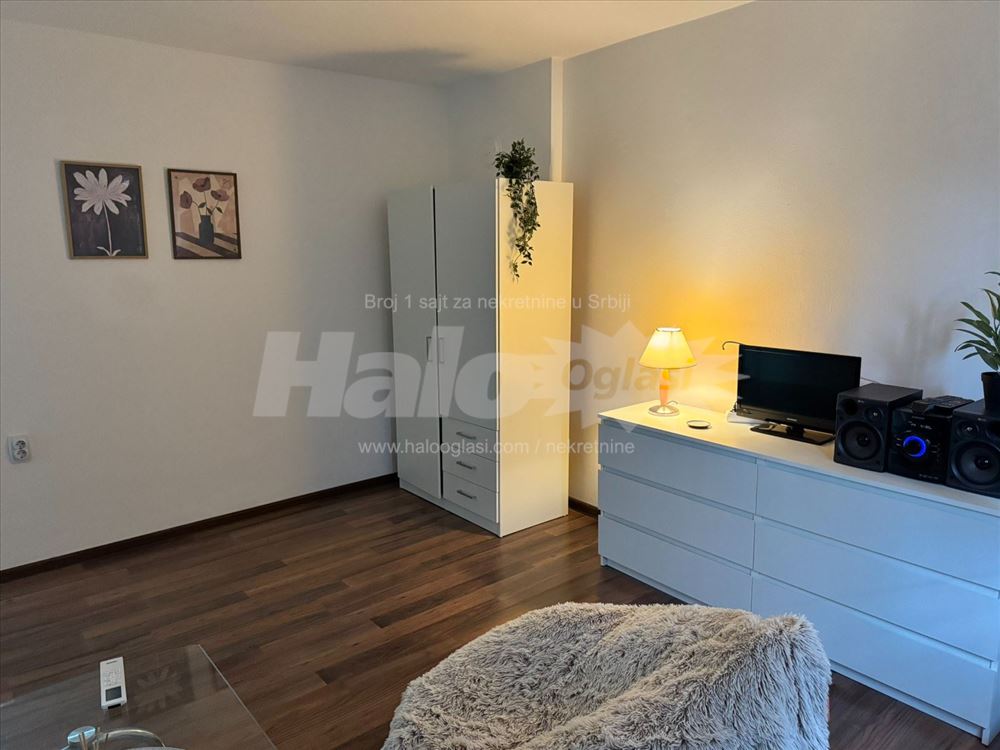 Izdaj renoviran stan 55 m2 Timočka Zemun — 9