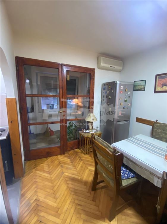 Izdaje namešten stan u Zemunu — 12
