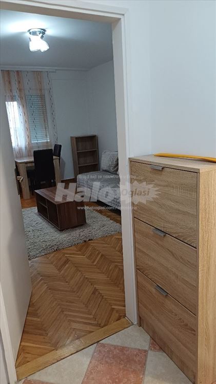 Izdaje se 1.0 namesten stan u Ulici BOZE JANKOVIĆ — 4