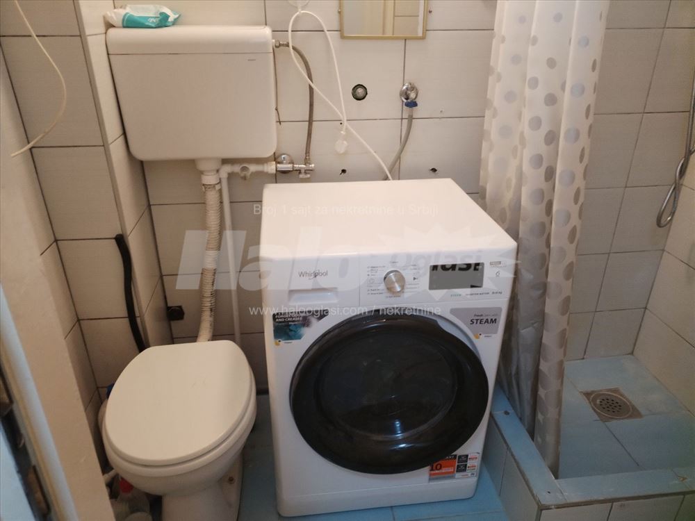 Izdaje se 1.0. stan — 8