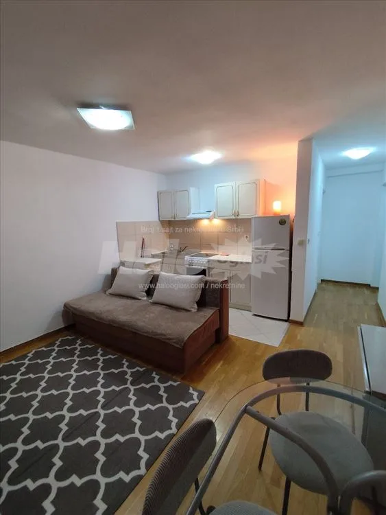 Izdaje se 1.5 stan, 40m2, Vidikovački venac — 3
