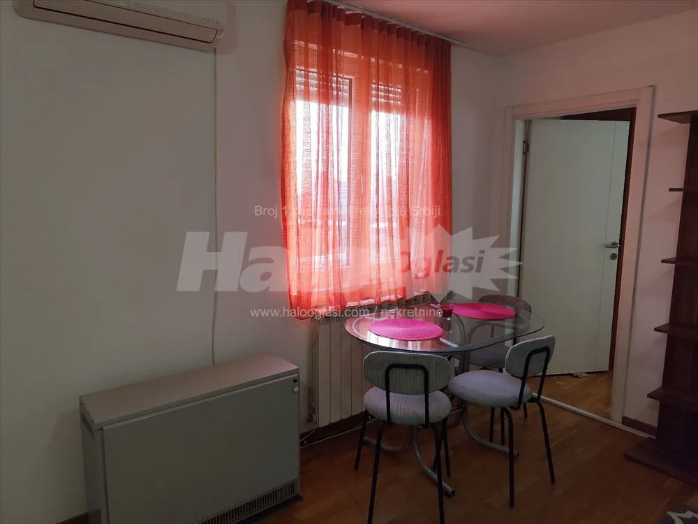 Izdaje se 1.5 stan, 40m2, Vidikovački venac — 7