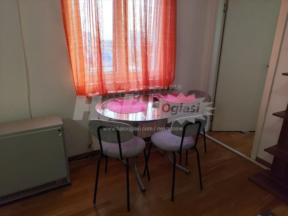 Izdaje se 1.5 stan, 40m2, Vidikovački venac — 8