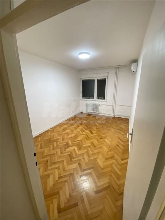Izdaje se 2.0 stan, polunamesten 54m2 — 3