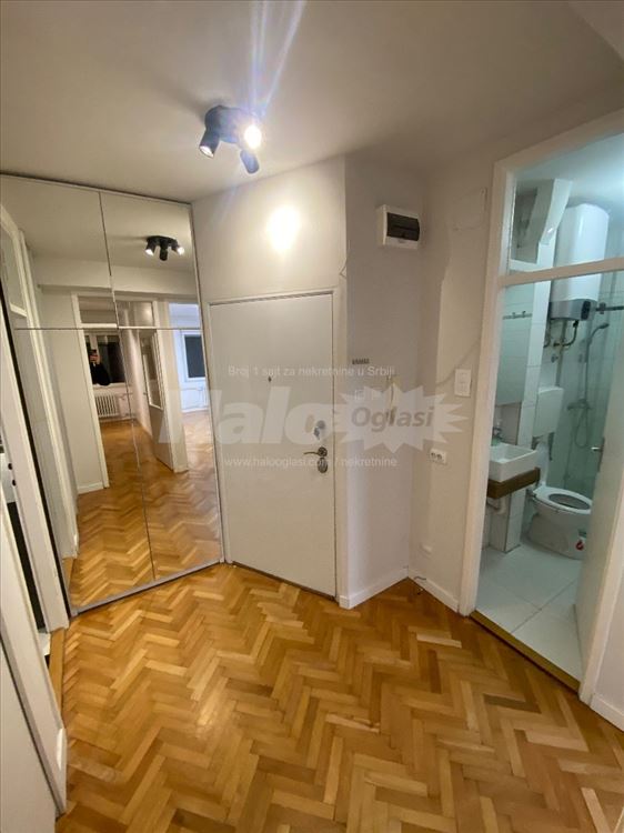 Izdaje se 2.0 stan, polunamesten 54m2 — 5
